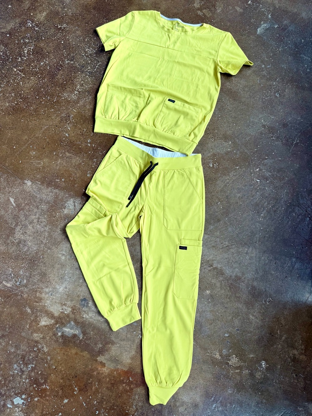 Folds Wear. Citrine Yellow Women's Joggers Scrub Set. NWOT.